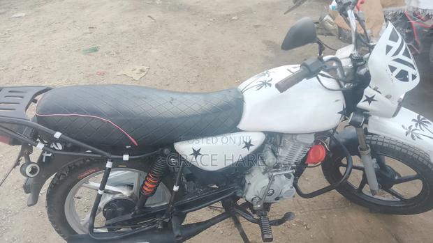 Bajaj Boxer 125 2018 White