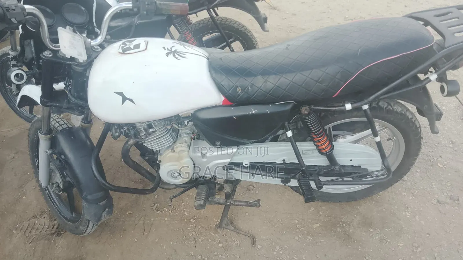 Bajaj Boxer 125 2018 White