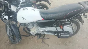Bajaj Boxer 125 2018 White