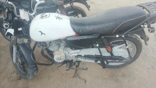 Bajaj Boxer 125 2018 White - thumbnail 3