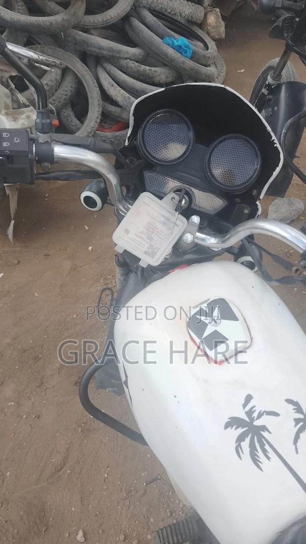 Bajaj Boxer 125 2018 White - thumbnail 5