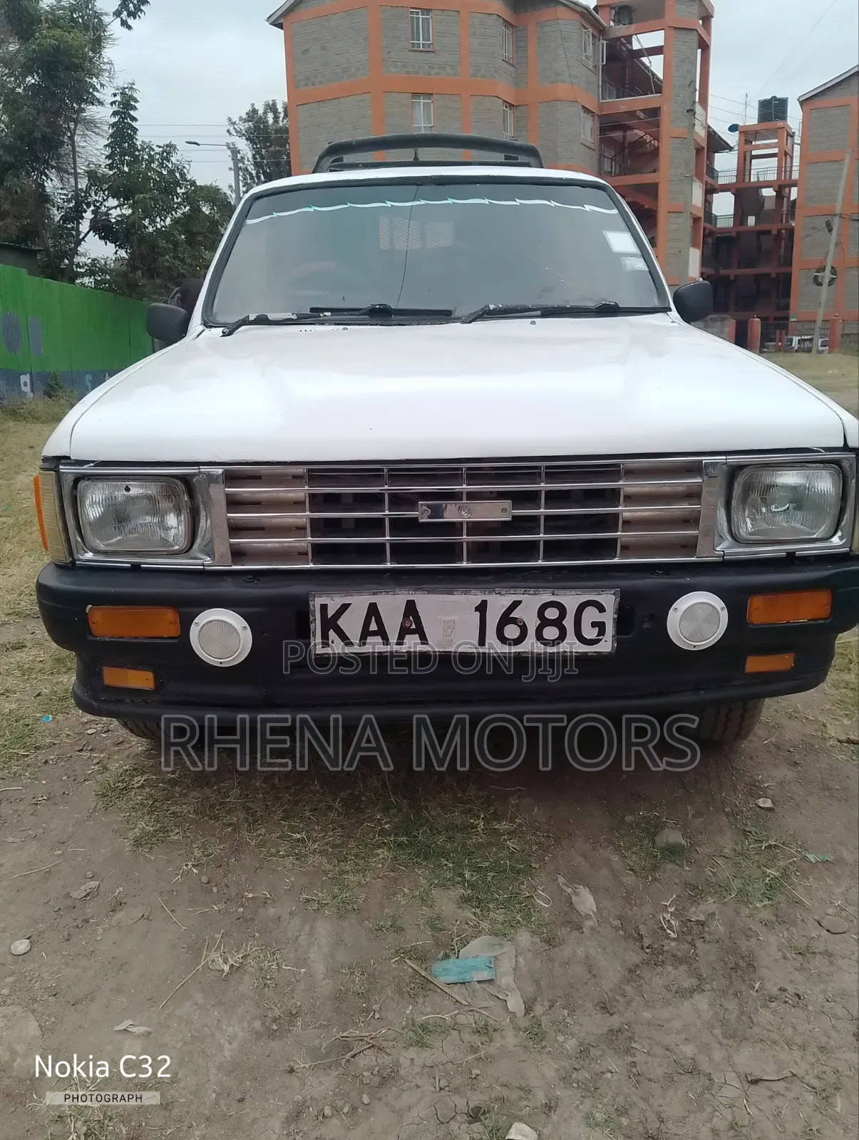 Toyota Hilux 1989 White