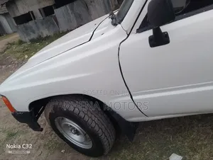 Toyota Hilux 1989 White