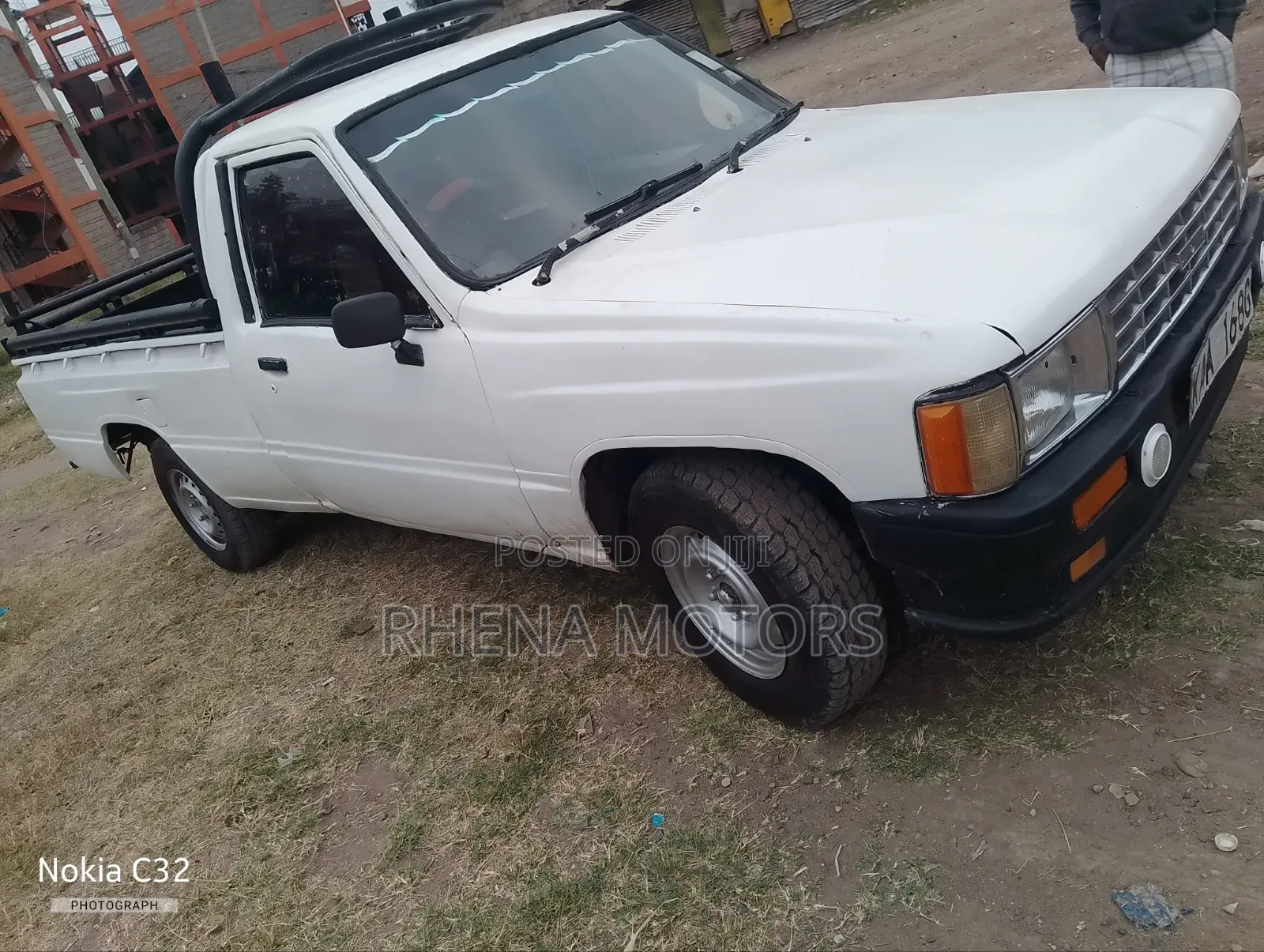 Toyota Hilux 1989 White