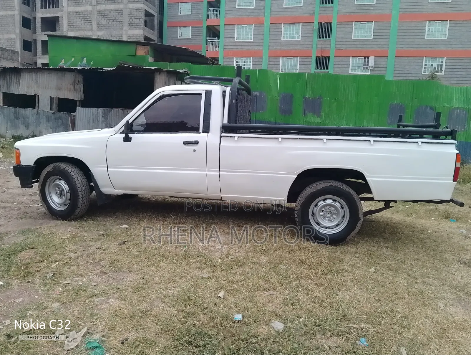 Toyota Hilux 1989 White