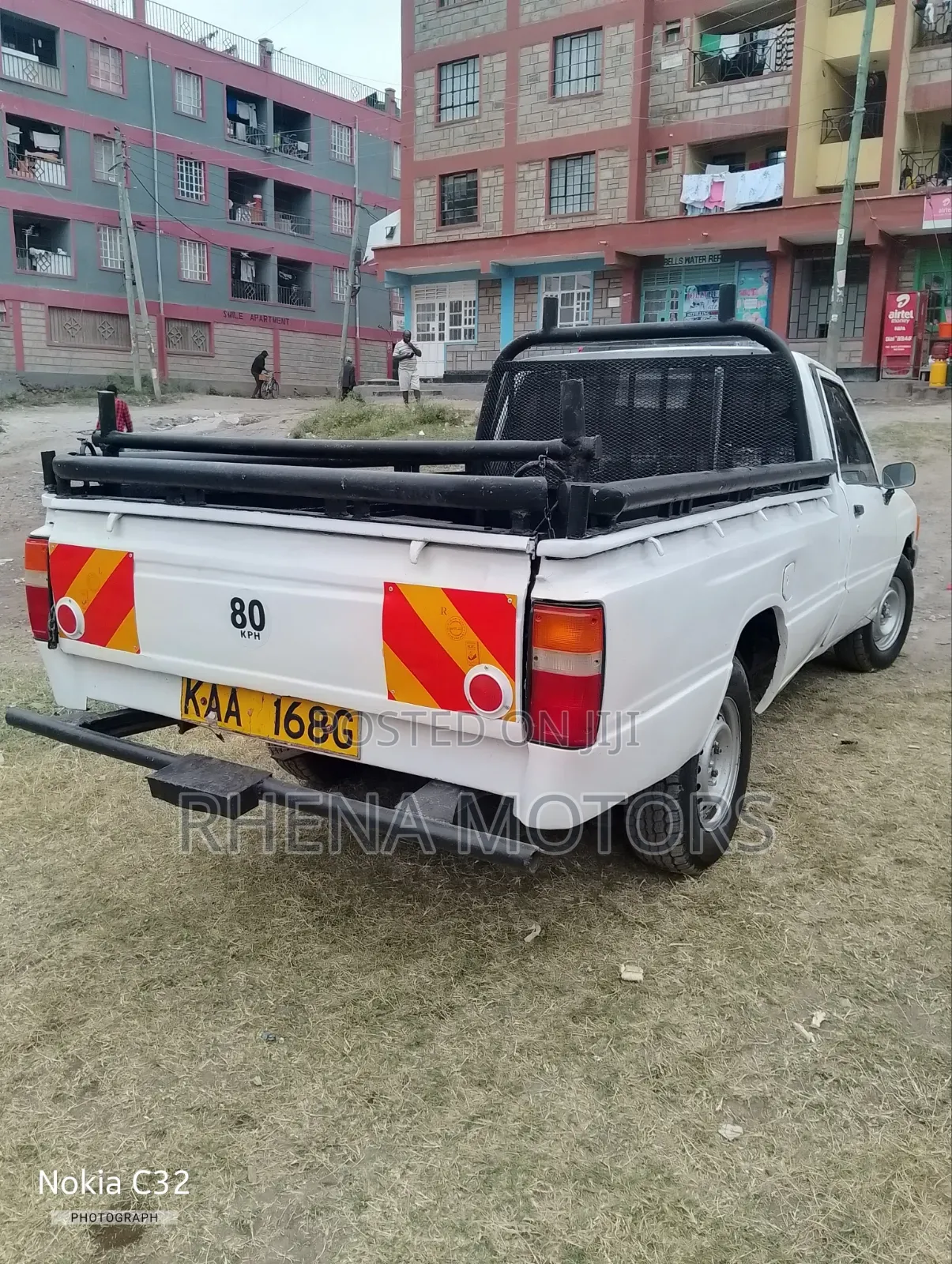 Toyota Hilux 1989 White