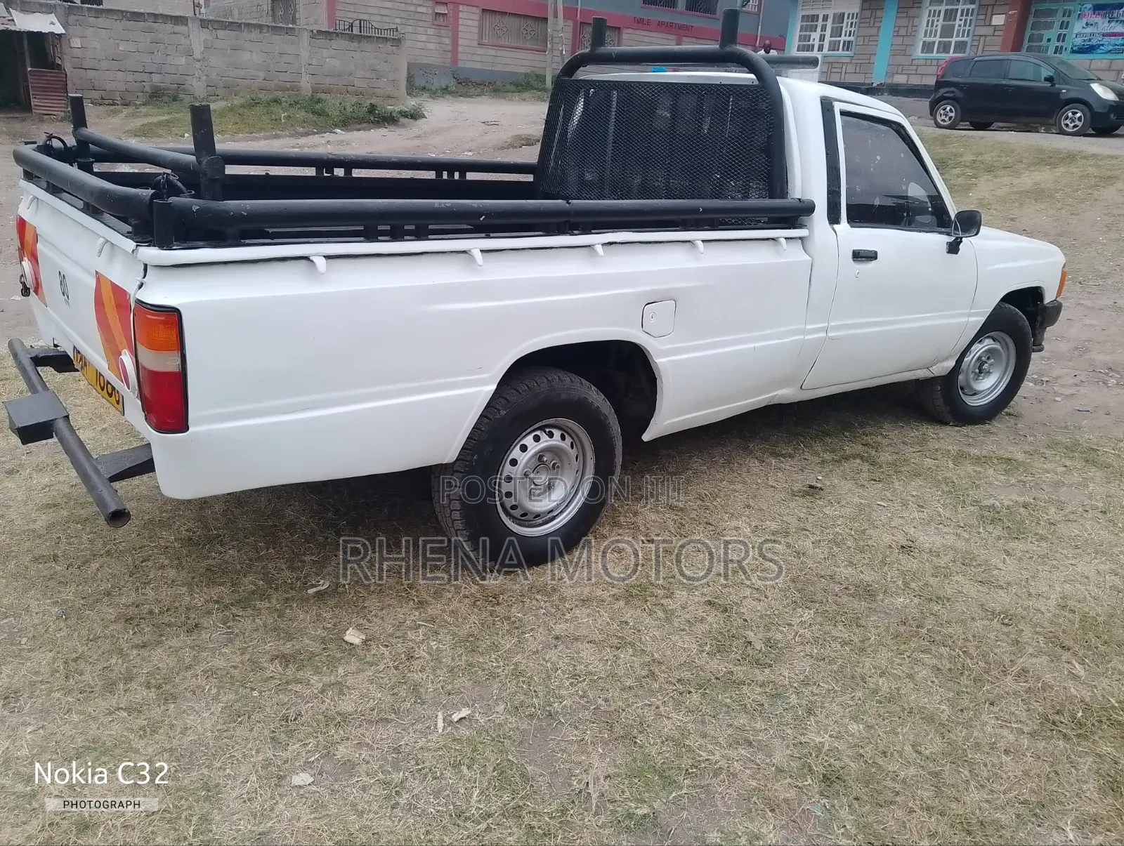 Toyota Hilux 1989 White