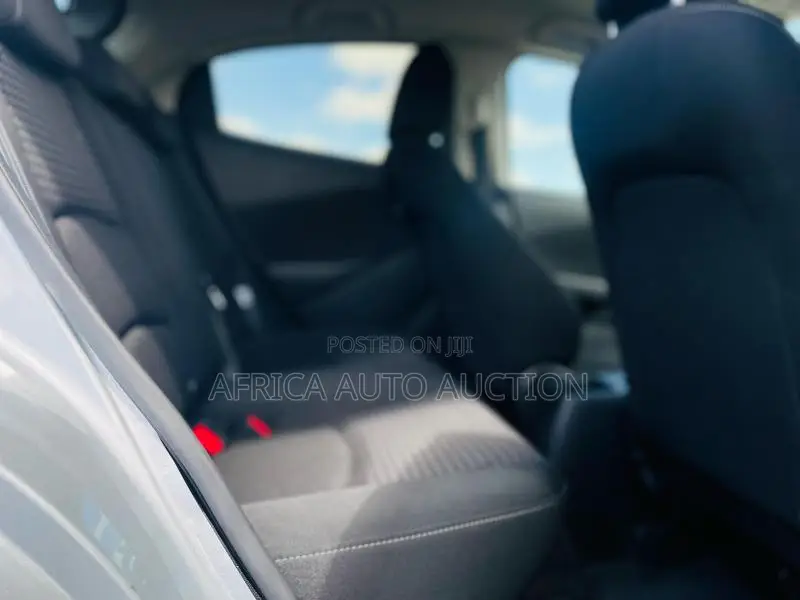 Mazda Demio 2018 Silver