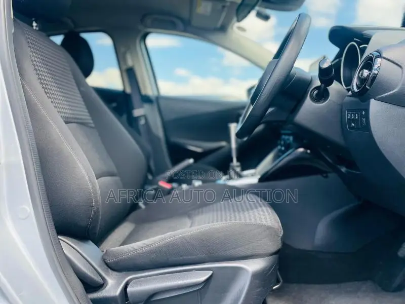 Mazda Demio 2018 Silver