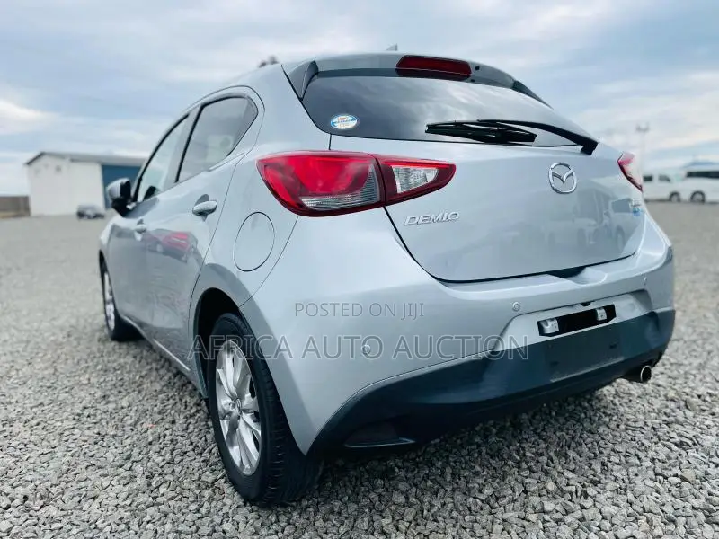 Mazda Demio 2018 Silver