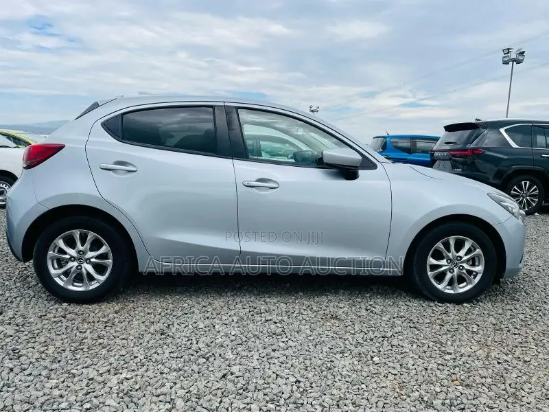 Mazda Demio 2018 Silver