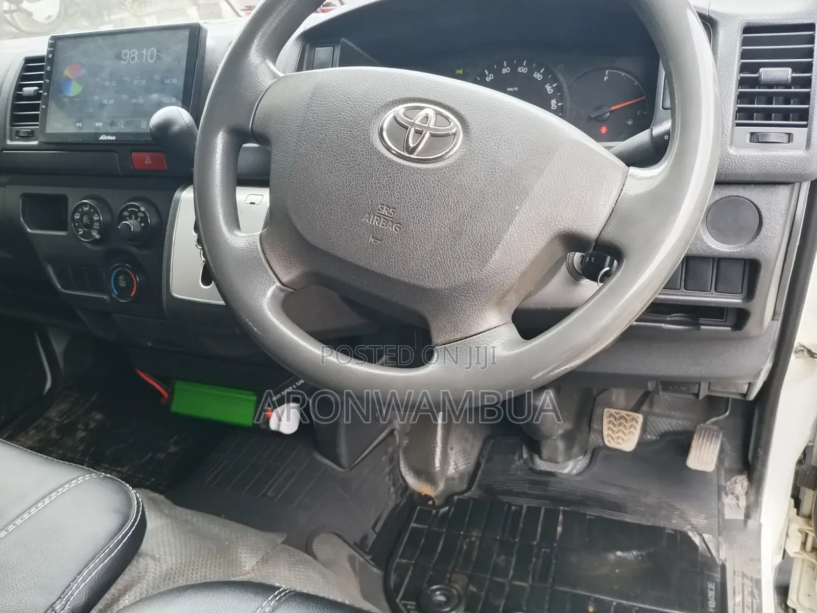 Toyota HiAce 2014 White