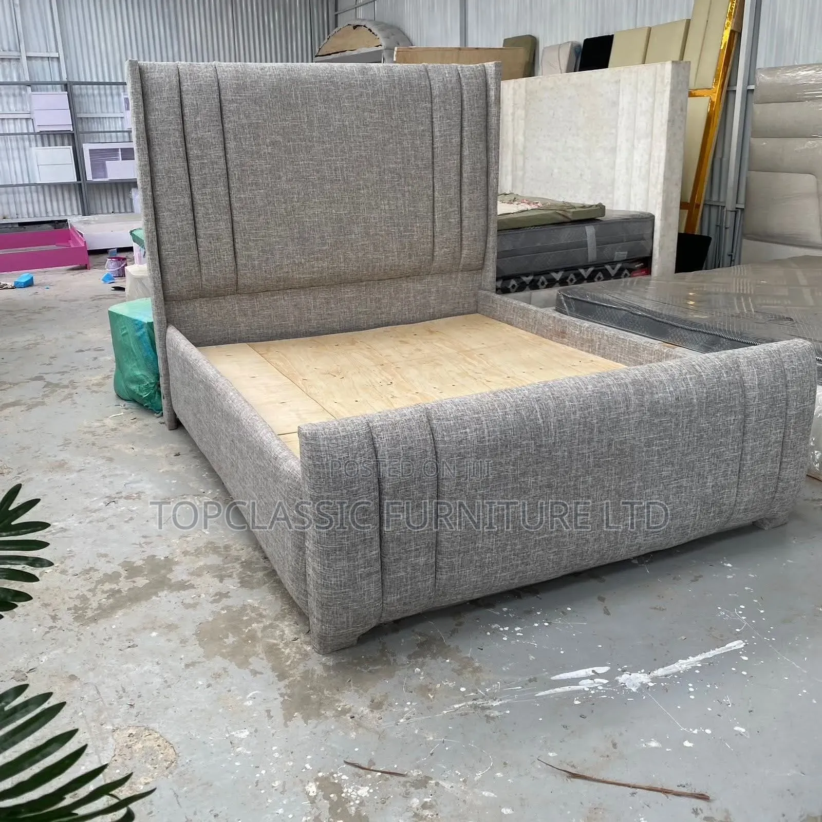 5x6 Gray Chester Bed 