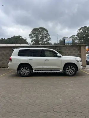 Toyota Land Cruiser 4.6 V8 ZX 2016 White