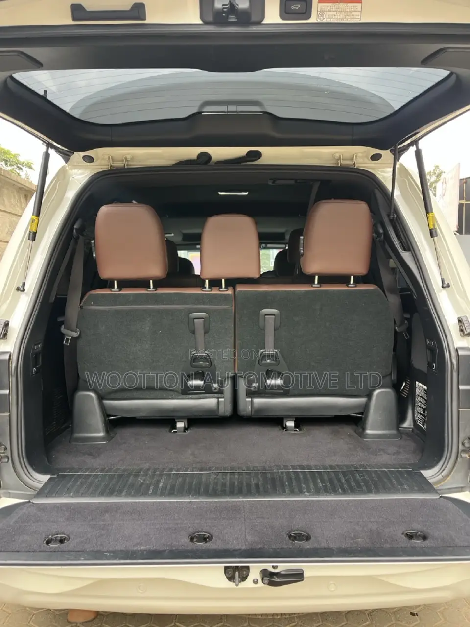 Toyota Land Cruiser 4.6 V8 ZX 2016 White