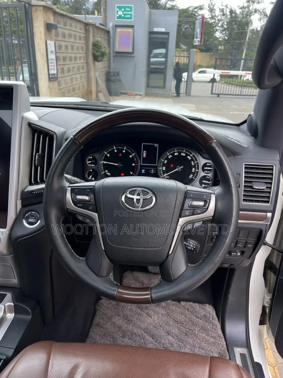 Toyota Land Cruiser 4.6 V8 ZX 2016 White
