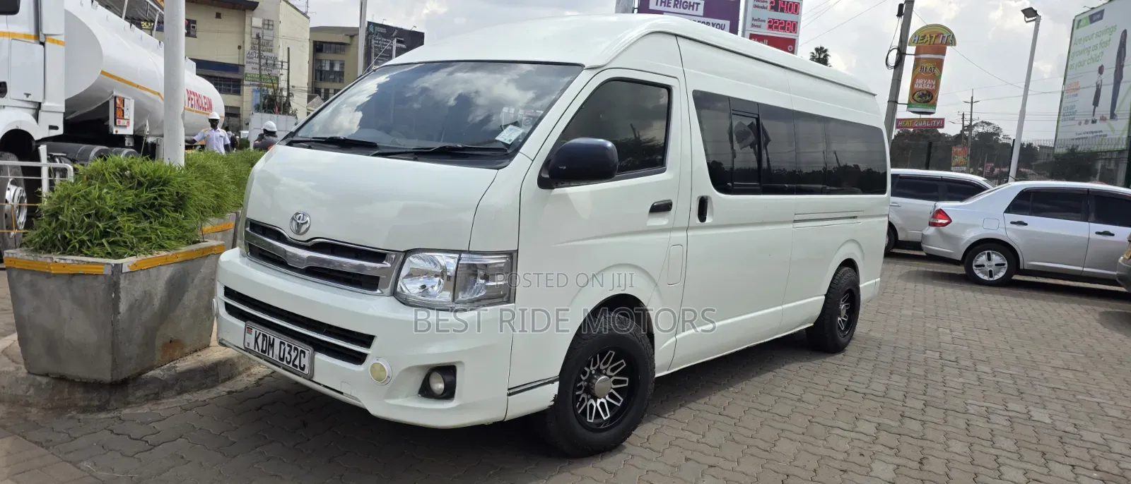 Toyota HiAce 2015 White