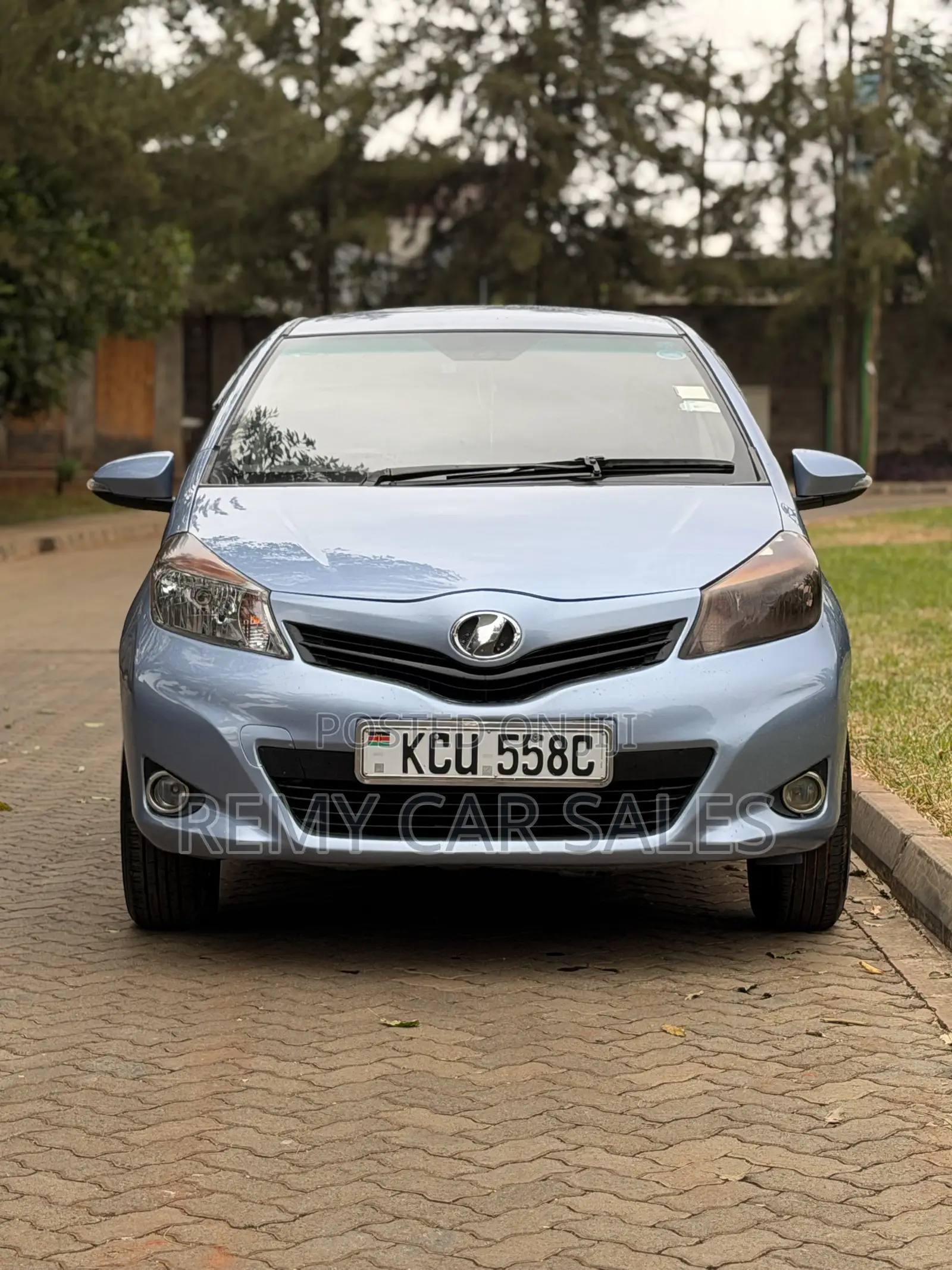Toyota Vitz 2012 Blue