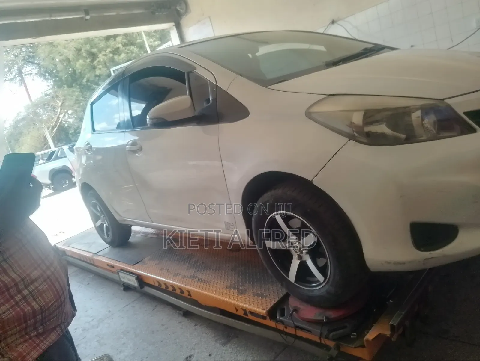 Toyota Vitz 2013 White