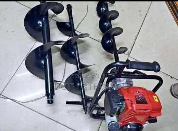 Earth Auger 4 Stroke Machine With 3 Blades