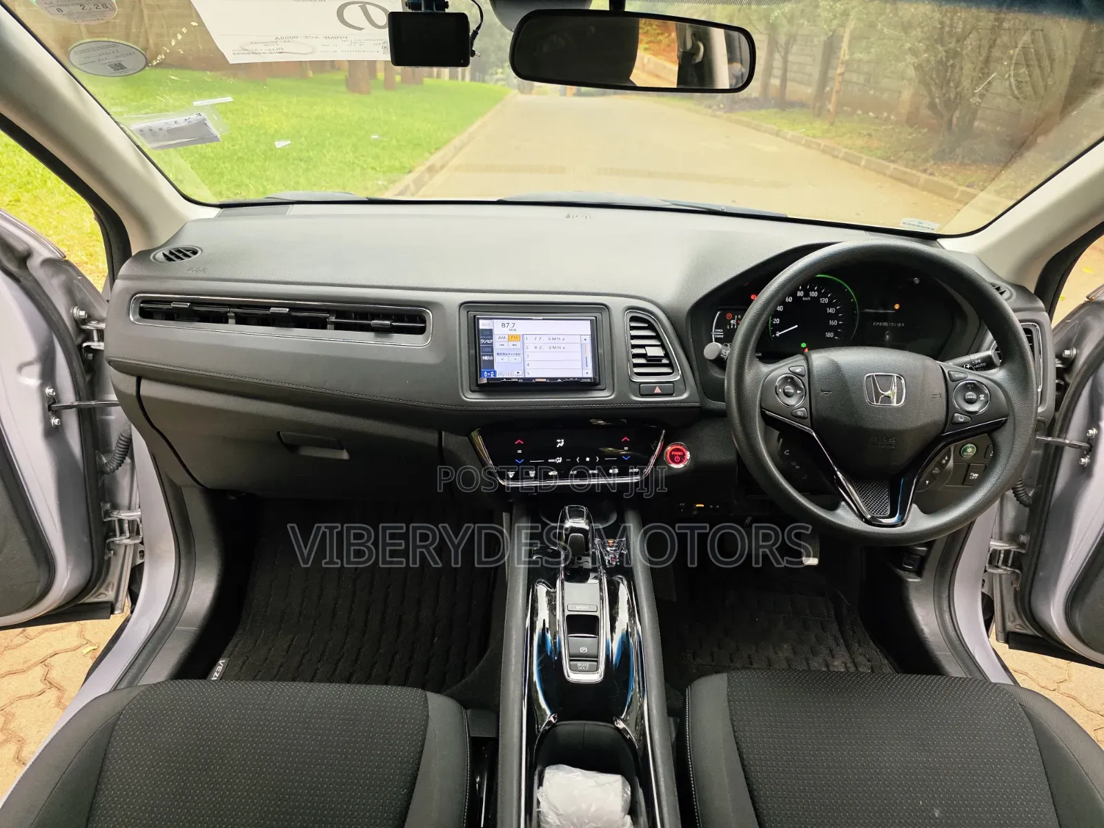 Honda Vezel 2019 Silver