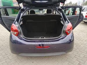 Peugeot 208 2019 Black