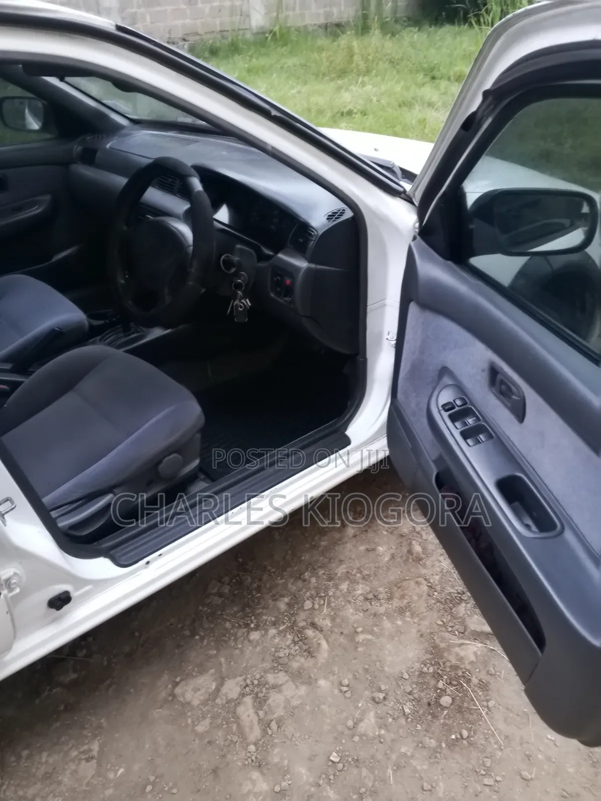Nissan Sunny 2000 White