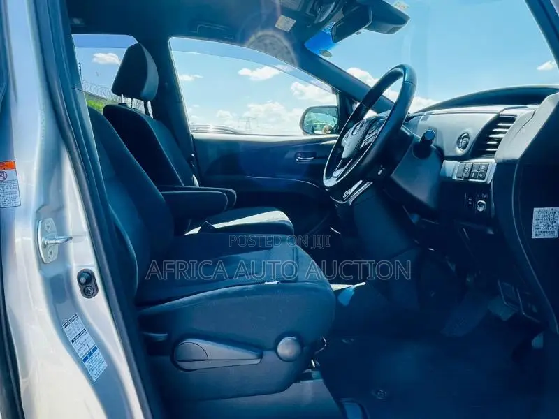 Toyota Estima 2019 Silver