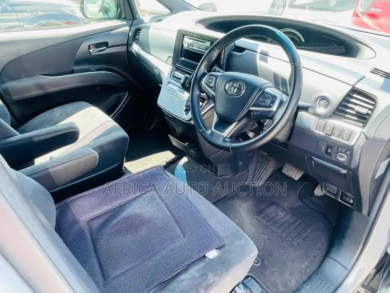 Toyota Estima 2019 Silver