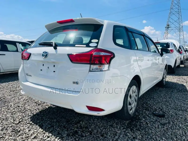 Toyota Corolla Fielder 2019 White