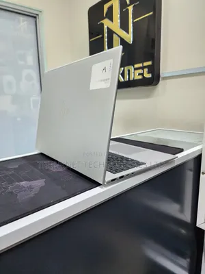 Laptop HP EliteBook 860 G9 16GB Intel Core i7 SSD 512GB