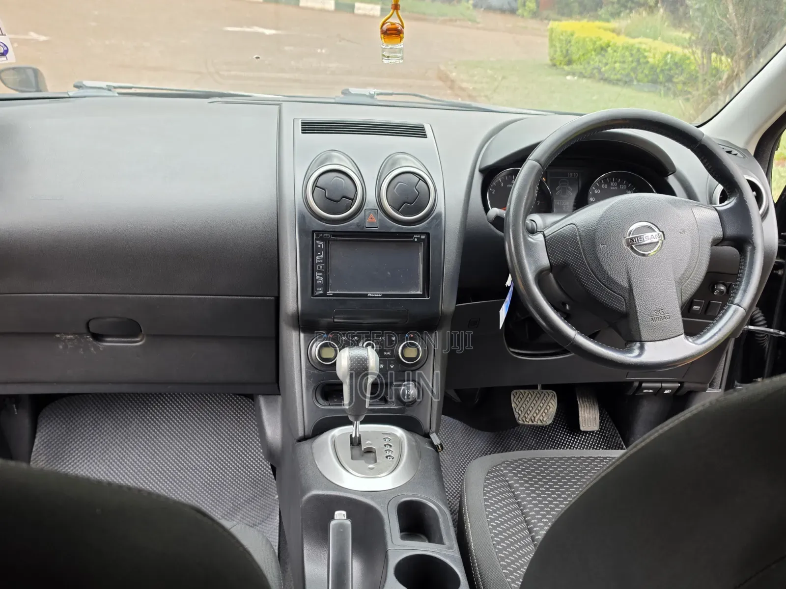 Nissan Dualis 2012 Black