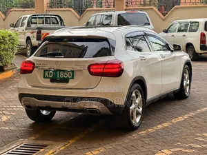 Mercedes-Benz GLA-Class 2019 White