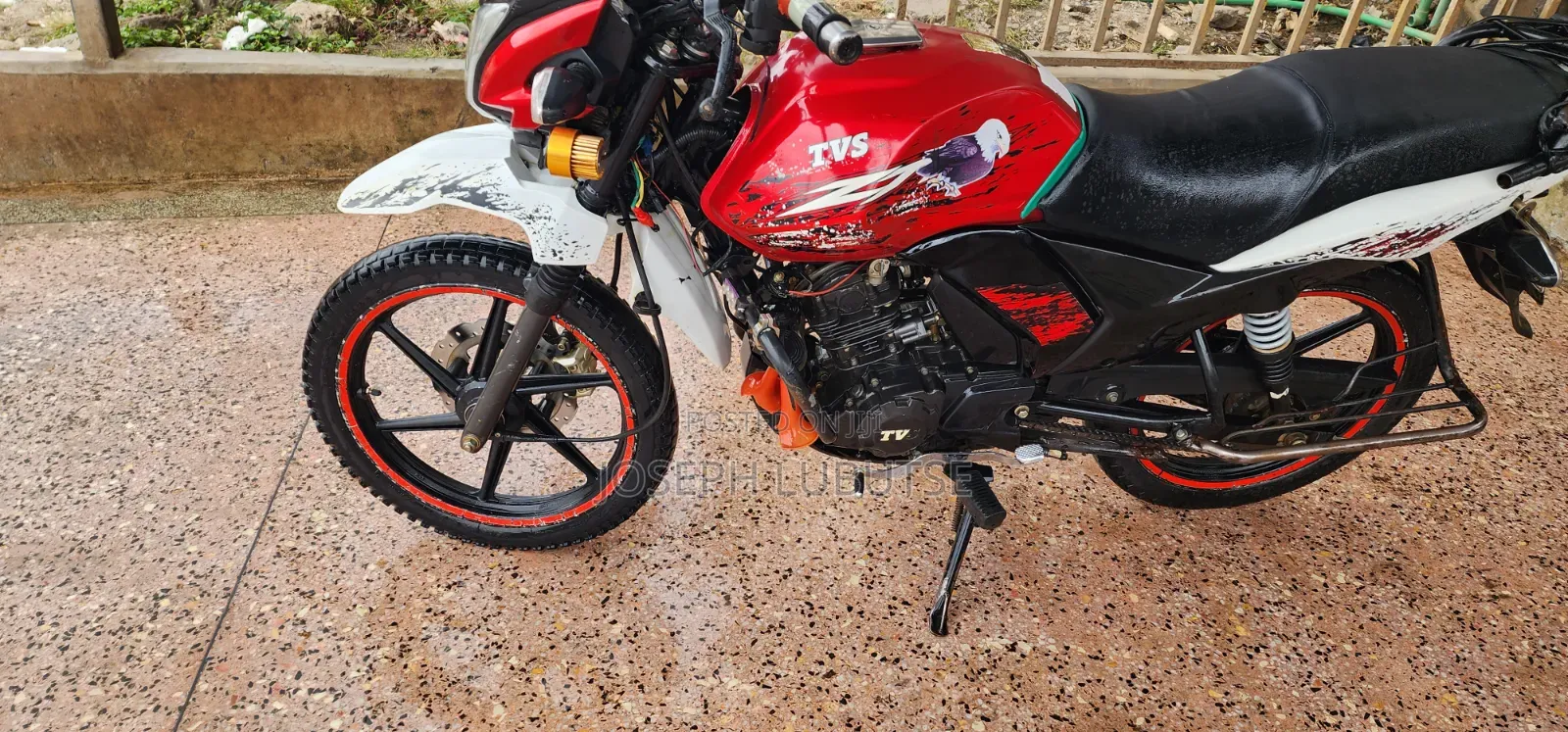 TVS HLX 125 2025 Red