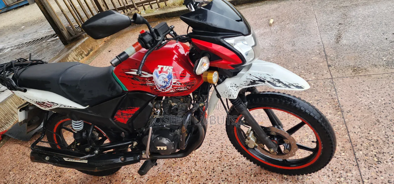 TVS HLX 125 2025 Red