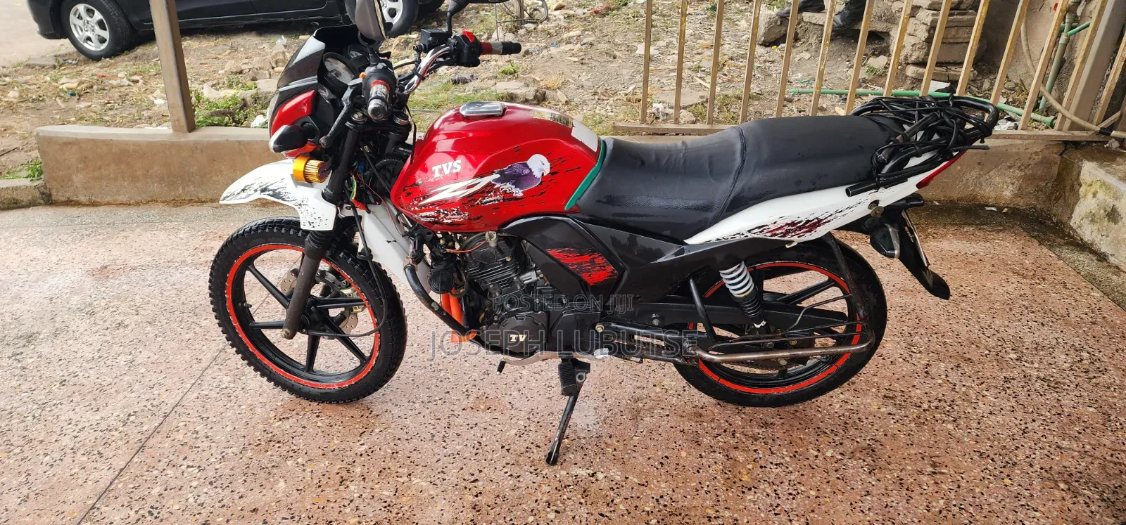 TVS HLX 125 2025 Red