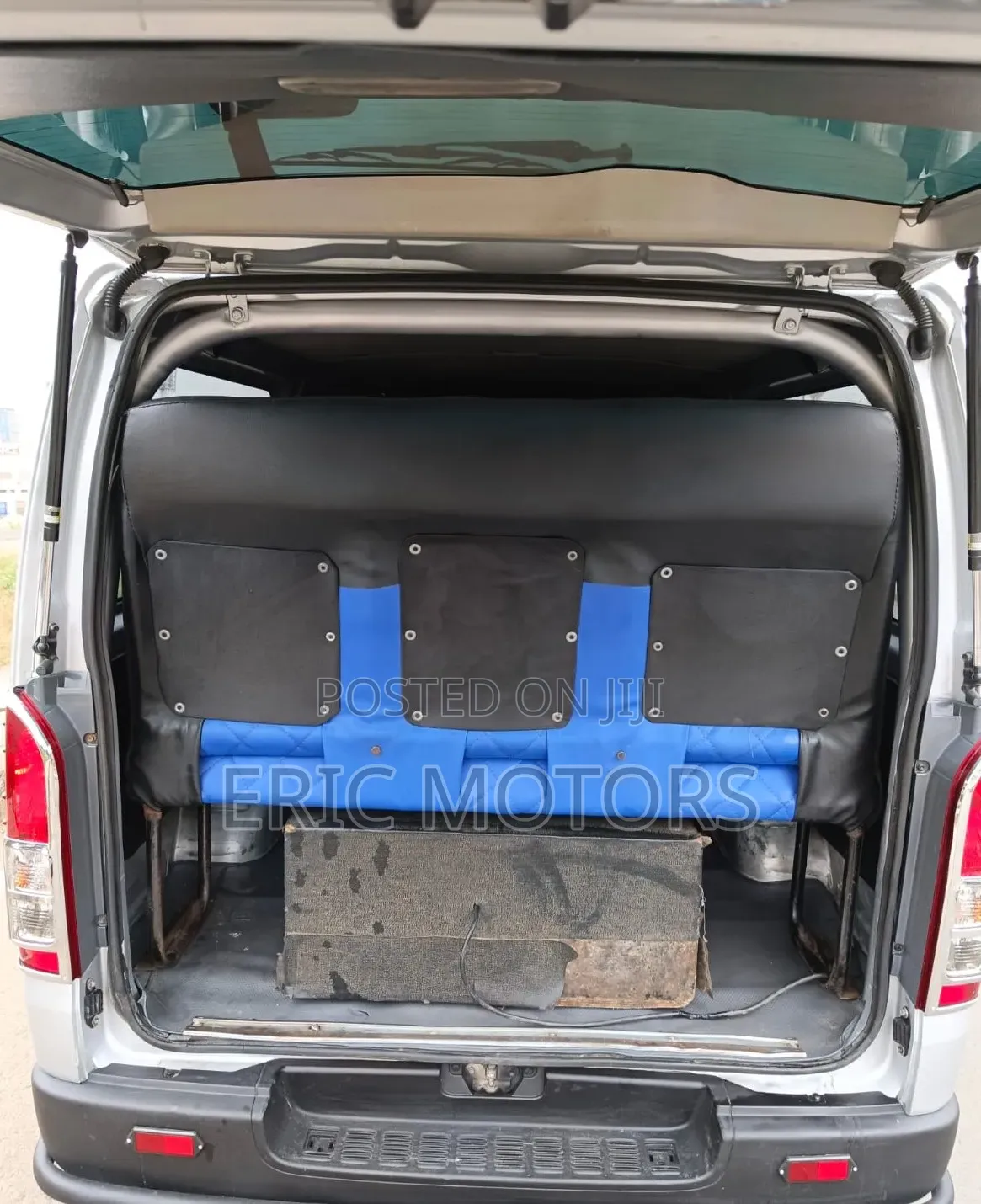 Toyota HiAce 2016 Silver