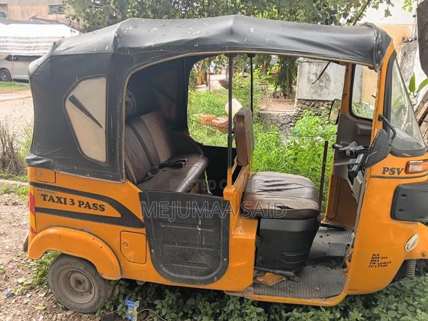 Bajaj RE 2021 Yellow - thumbnail 2