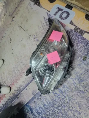 Noah 2015 Headlight