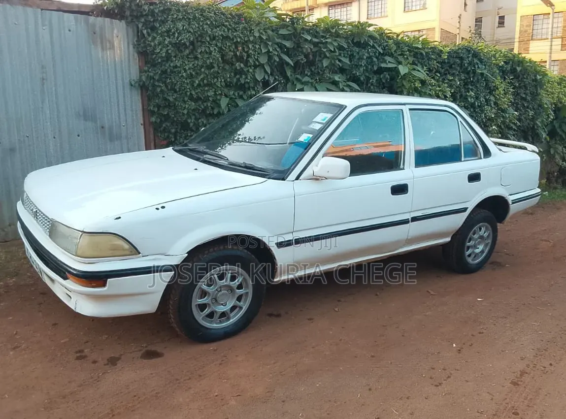 Toyota Corolla 1996 White