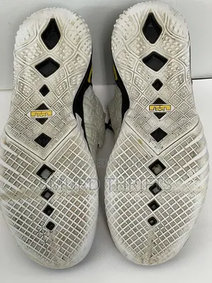 Nike LeBron 18