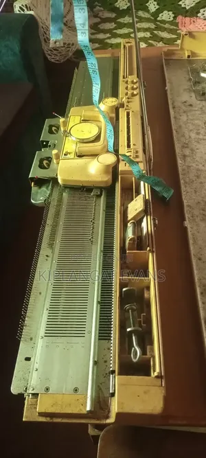Mechanical Knitting Machine