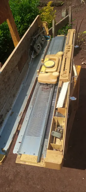 Mechanical Knitting Machine