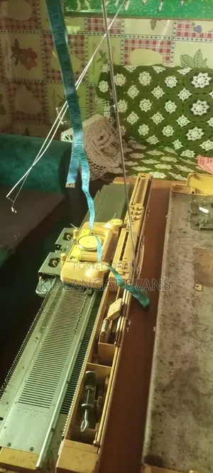 Mechanical Knitting Machine