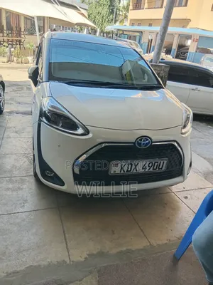 Toyota Sienta 2019 White