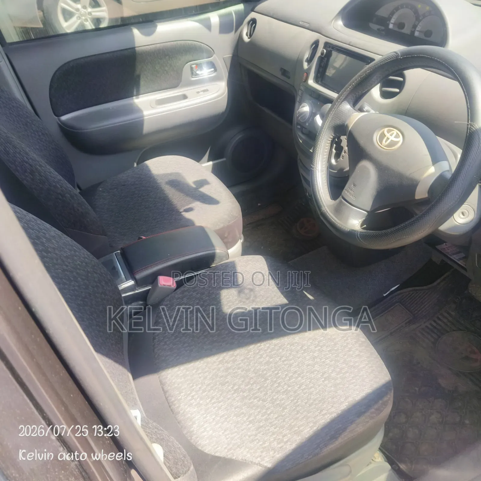Toyota Sienta 2012 Purple