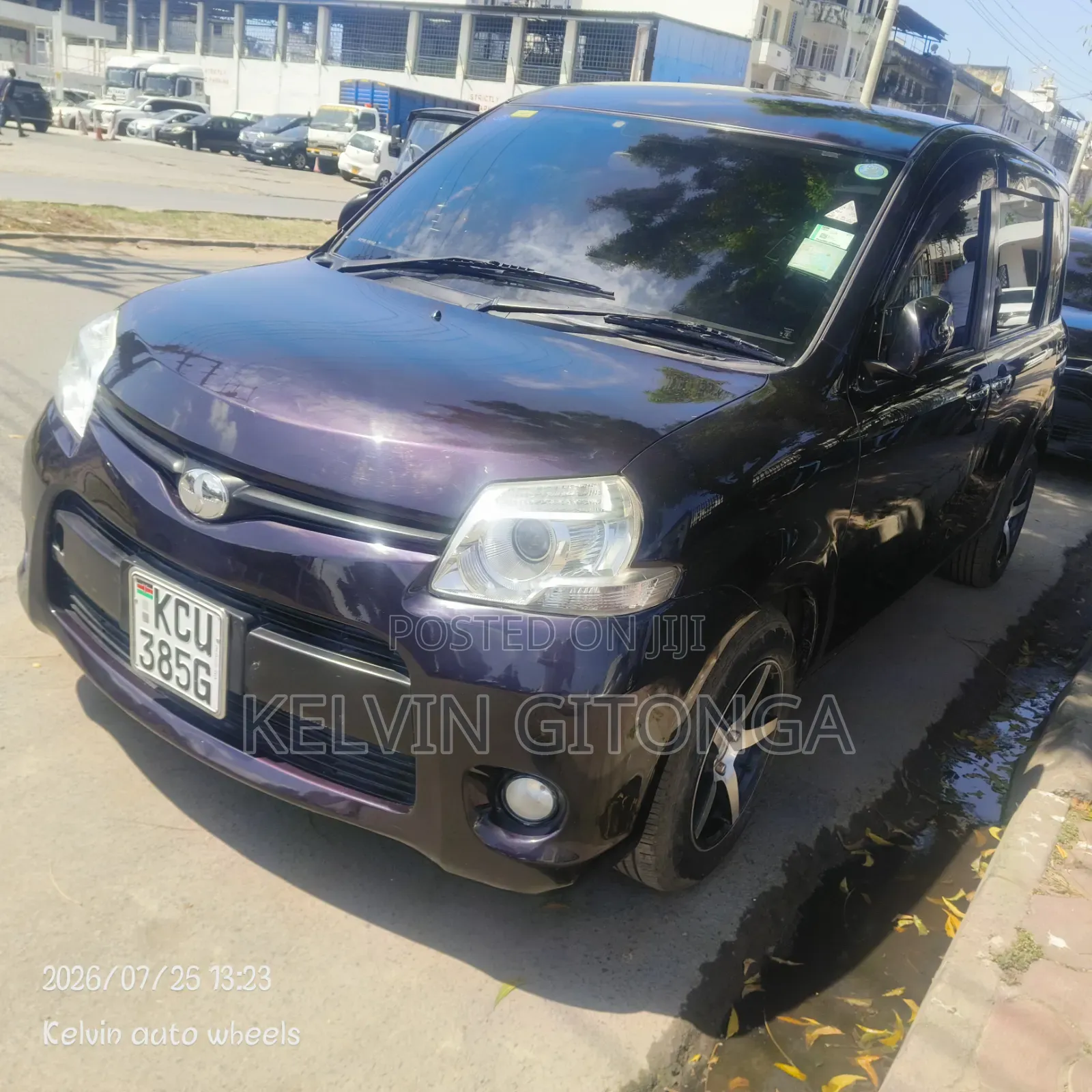 Toyota Sienta 2012 Purple