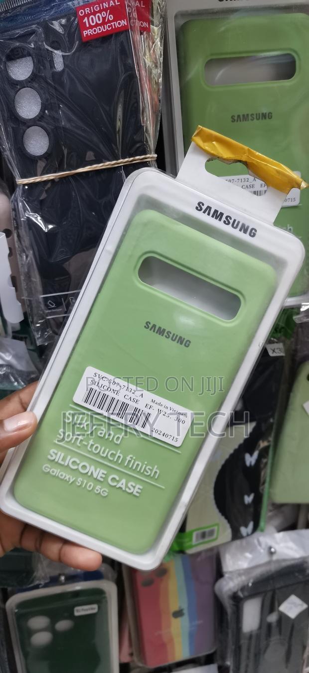 Green S Galaxy S10 5G Case Features a Silky and Soft-Touch Finish - thumbnail 2