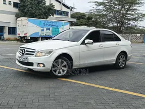 Mercedes-Benz C200 2010 Pearl