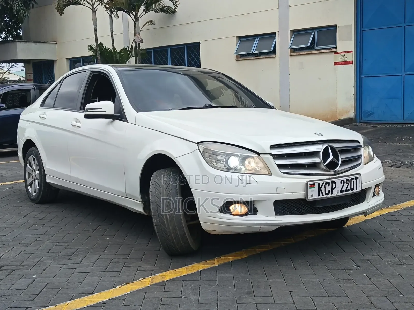 Mercedes-Benz C200 2010 Pearl